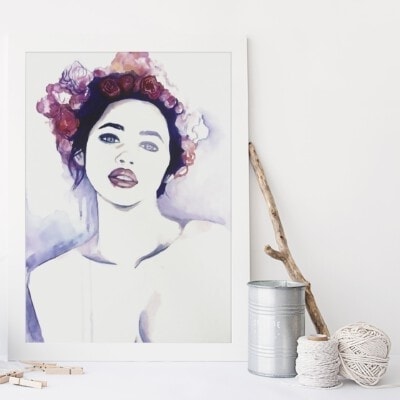 ציור בחורה עם פרחים על שידה אנה רדיס