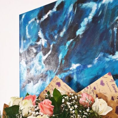 ציור אוקיינוס אבסטרקט כחול מופשט אמנות מקורית ציירת ישראלית אמנות ציור גדול גלריה לאמנות אנה רדיס